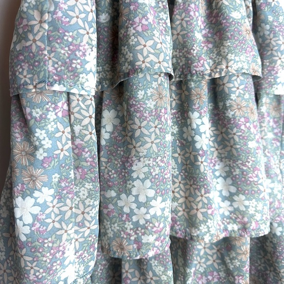 ❗️ Mimi Chica Layered Floral Spaghetti Strap Smocked Dress Size Medium - Picture 4 of 8